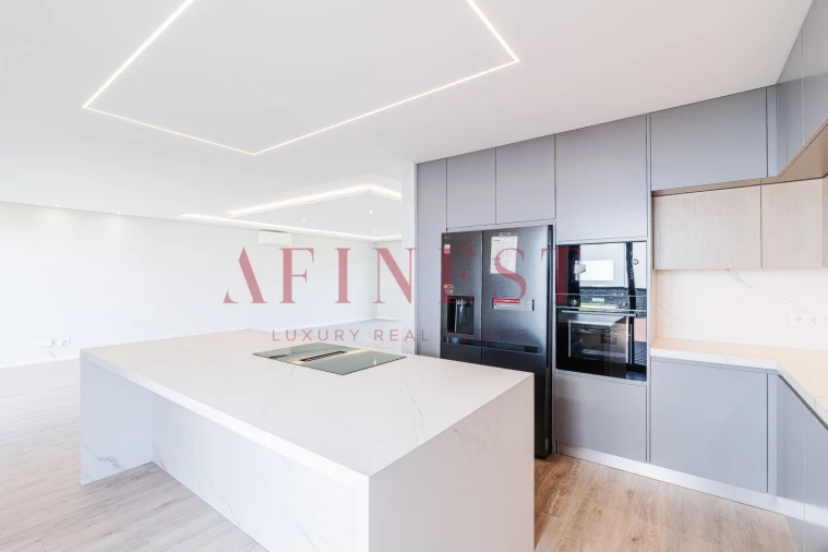 Moradia T4 para Venda em Carcavelos e Parede Foto 16