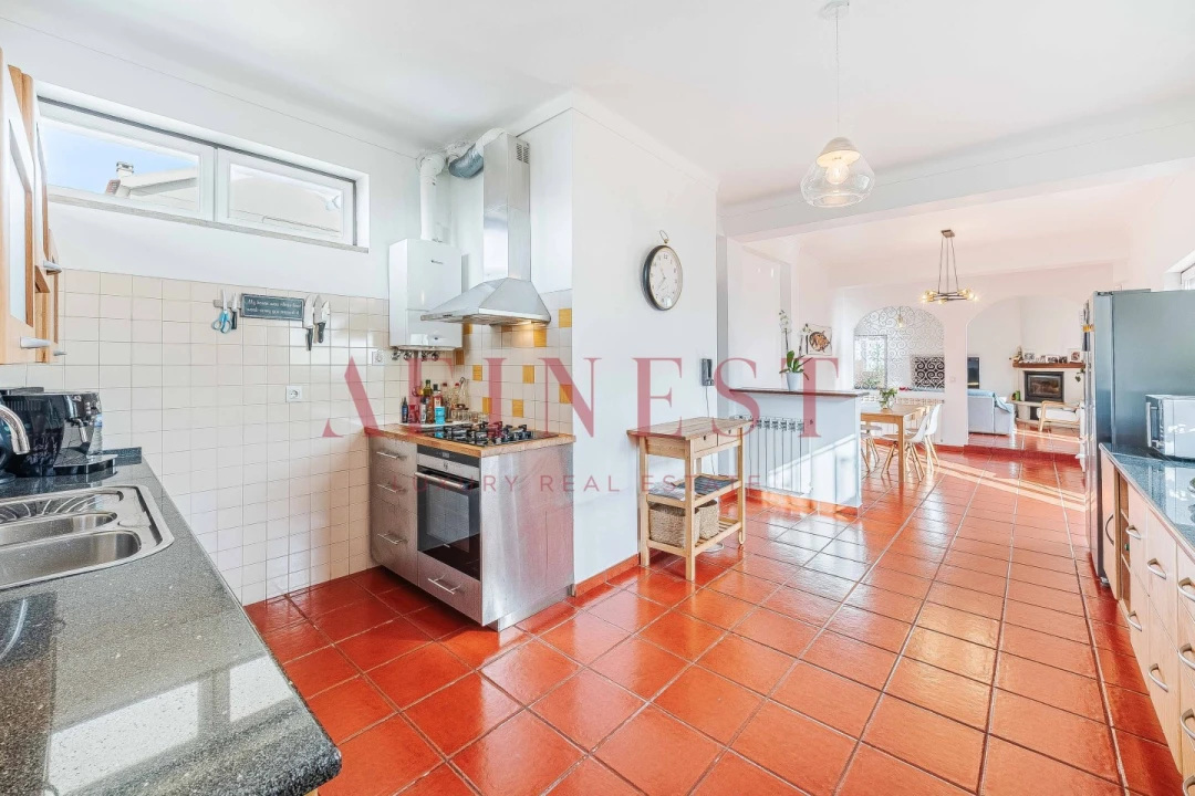 Moradia T4 para Venda em Porto Salvo Foto 9