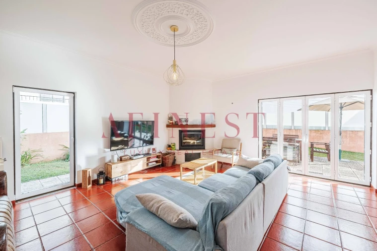 Moradia T4 para Venda em Porto Salvo Foto 18