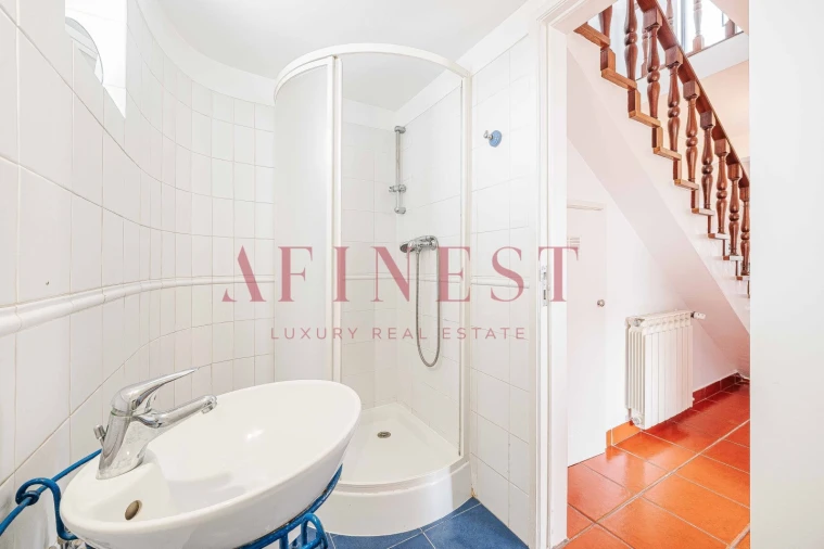 Moradia T4 para Venda em Porto Salvo Foto 26