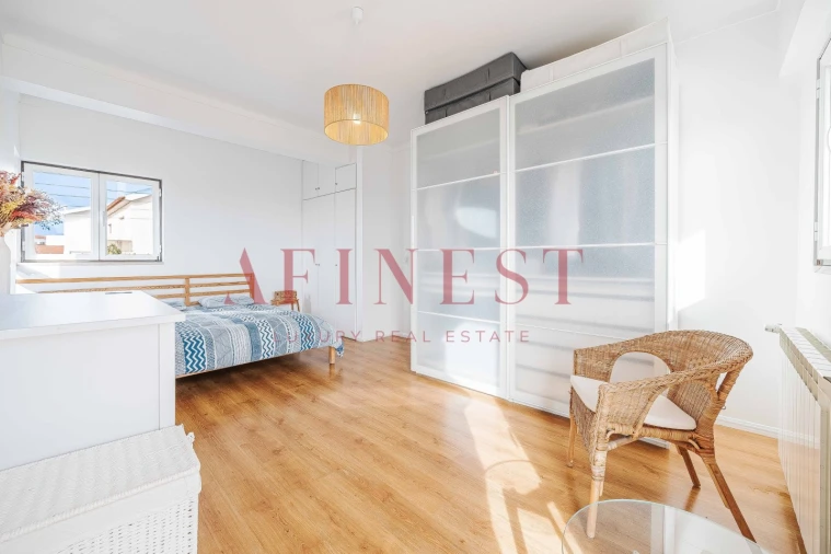 Moradia T4 para Venda em Porto Salvo Foto 36