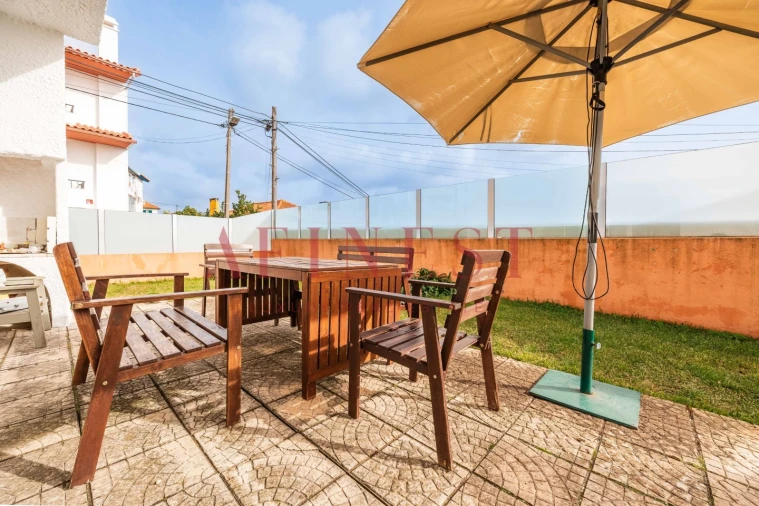 Moradia T4 para Venda em Porto Salvo Foto 75