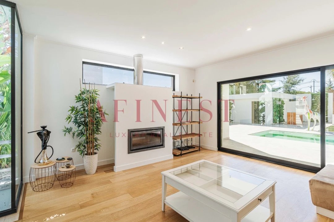 Moradia T4 para Venda em Corroios Foto 4