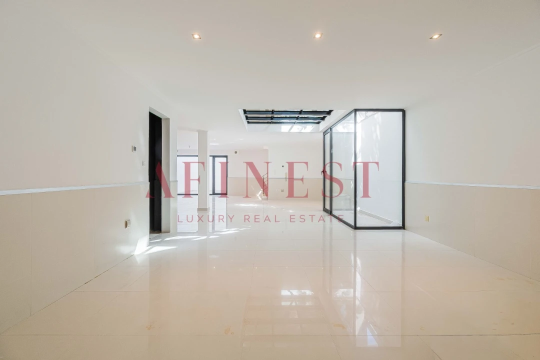 Moradia T4 para Venda em Corroios Foto 30