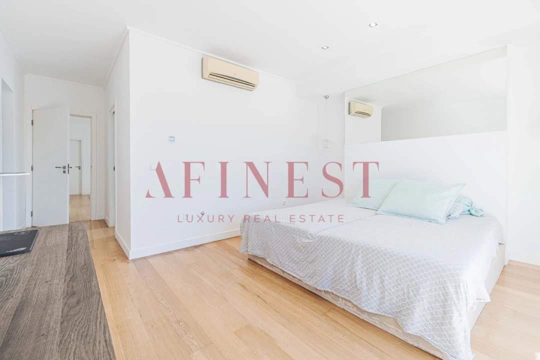 Moradia T4 para Venda em Corroios Foto 49