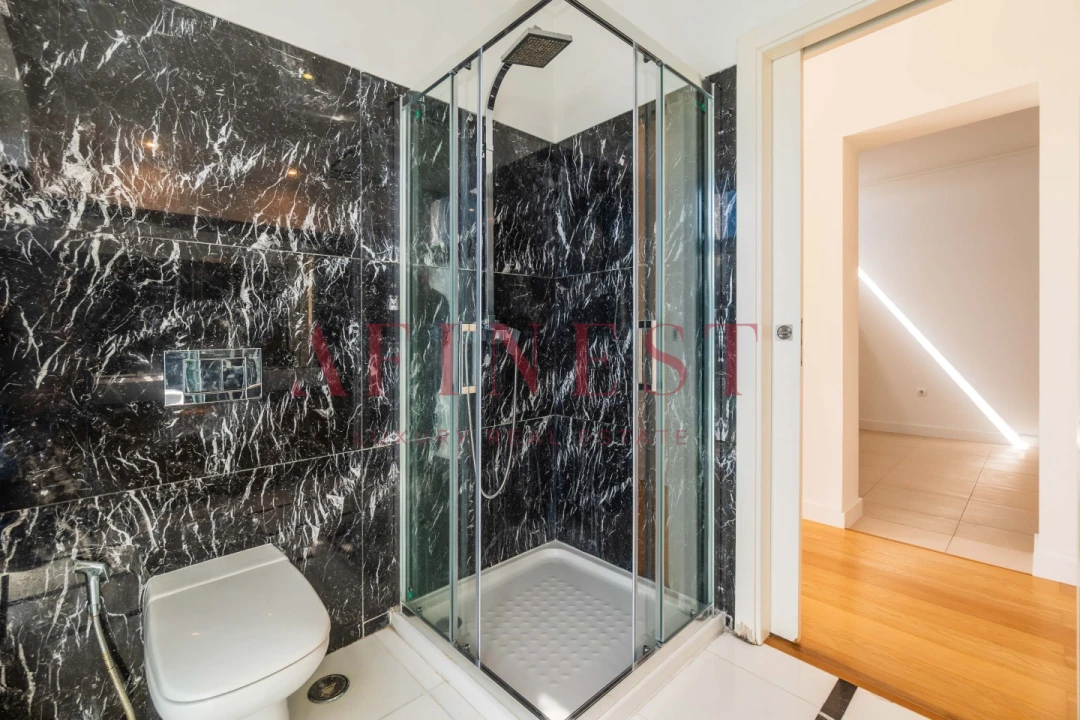 Moradia T4 para Venda em Corroios Foto 58