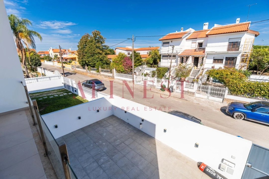 Moradia T4 para Venda em Corroios Foto 77