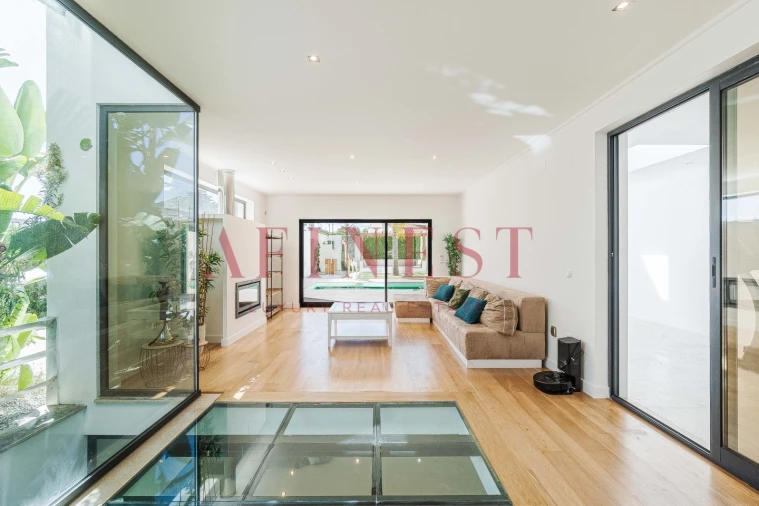 Moradia T4 para Venda em Corroios Foto 6