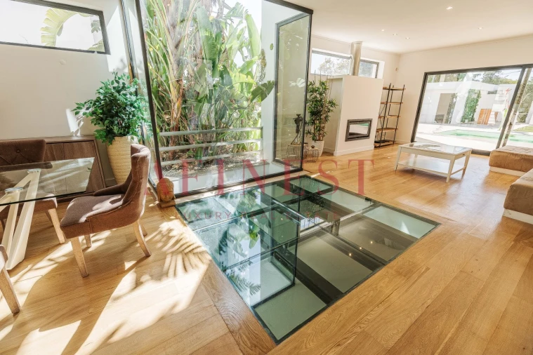 Moradia T4 para Venda em Corroios Foto 2