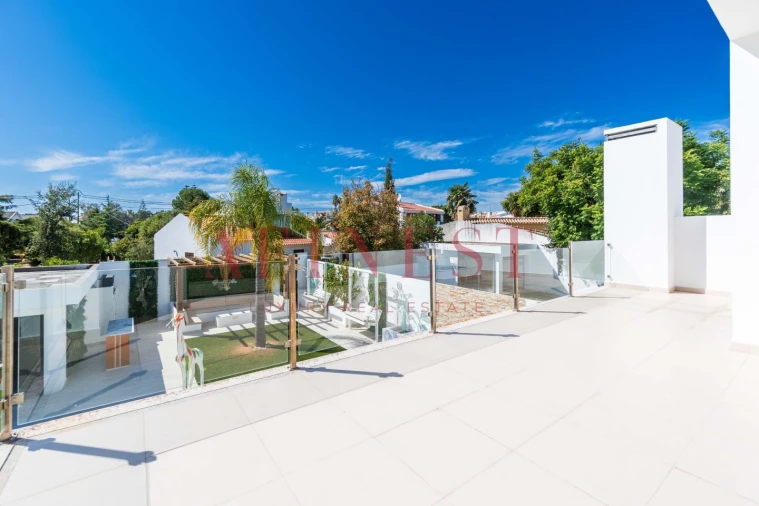 Moradia T4 para Venda em Corroios Foto 52