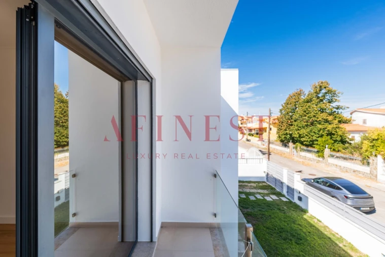 Moradia T4 para Venda em Corroios Foto 75