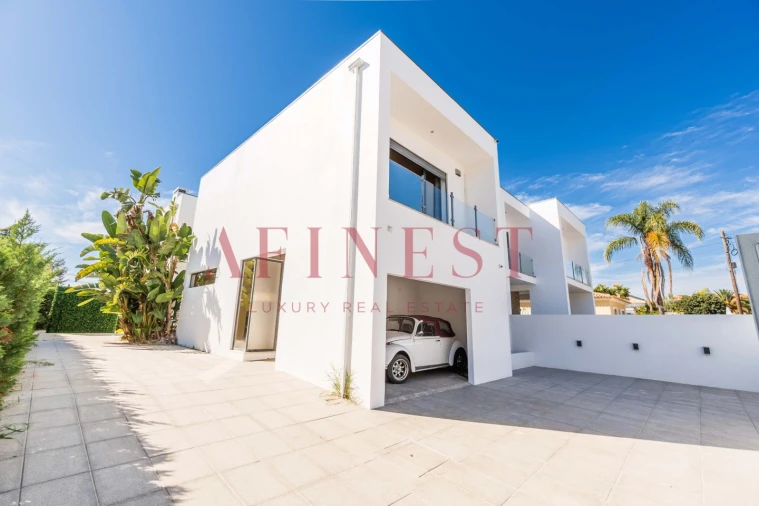 Moradia T4 para Venda em Corroios Foto 80