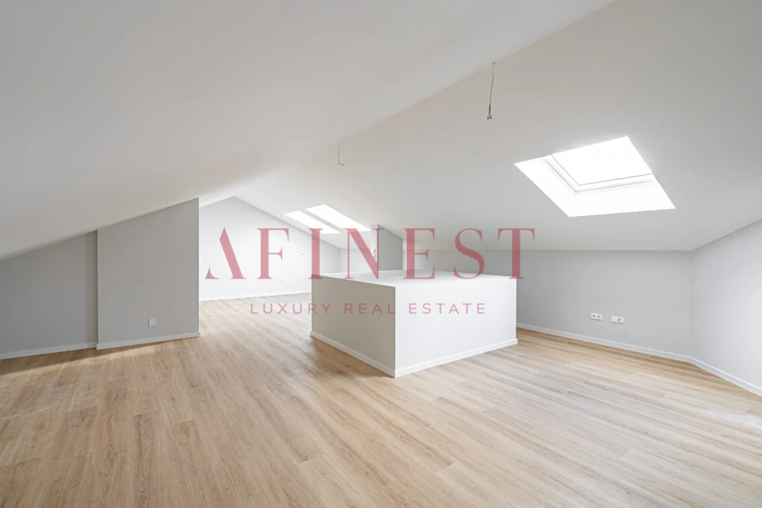Apartamento T3 para Venda em Carcavelos e Parede Foto 16