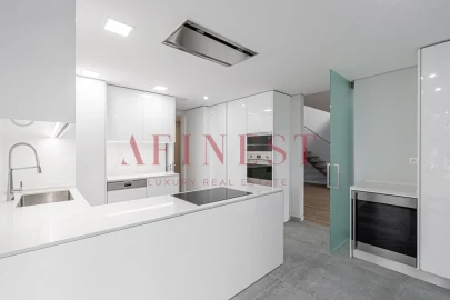 Apartamento T3 para Venda em Carcavelos e Parede