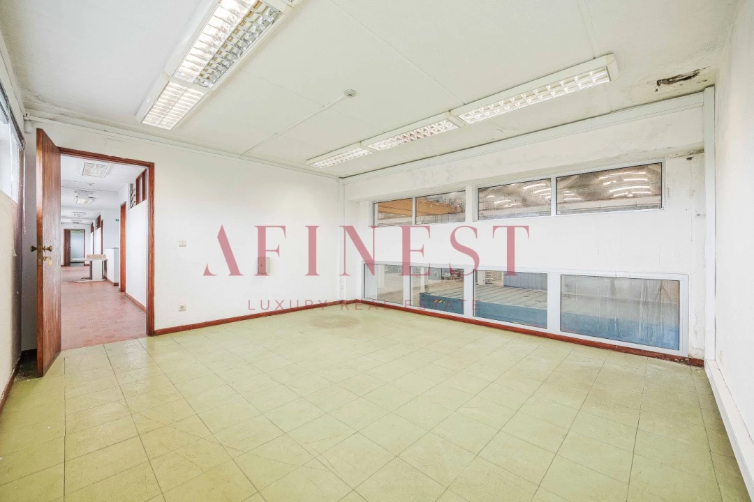 Armazém para Arrendamento em Santa Maria e São Miguel, São Martinho, São Pedro Penaferrim Foto 12