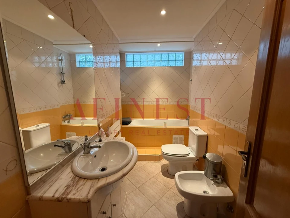 Moradia T5 para Venda em Charneca de Caparica e Sobreda Foto 10