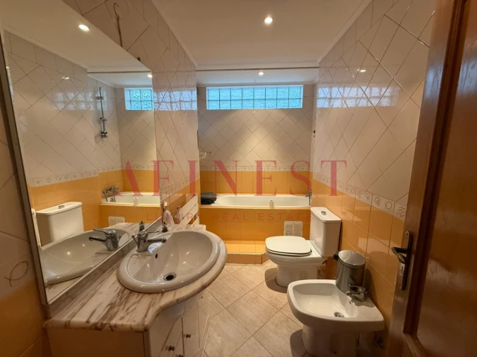 Moradia T5 para Venda em Charneca de Caparica e Sobreda Foto 10