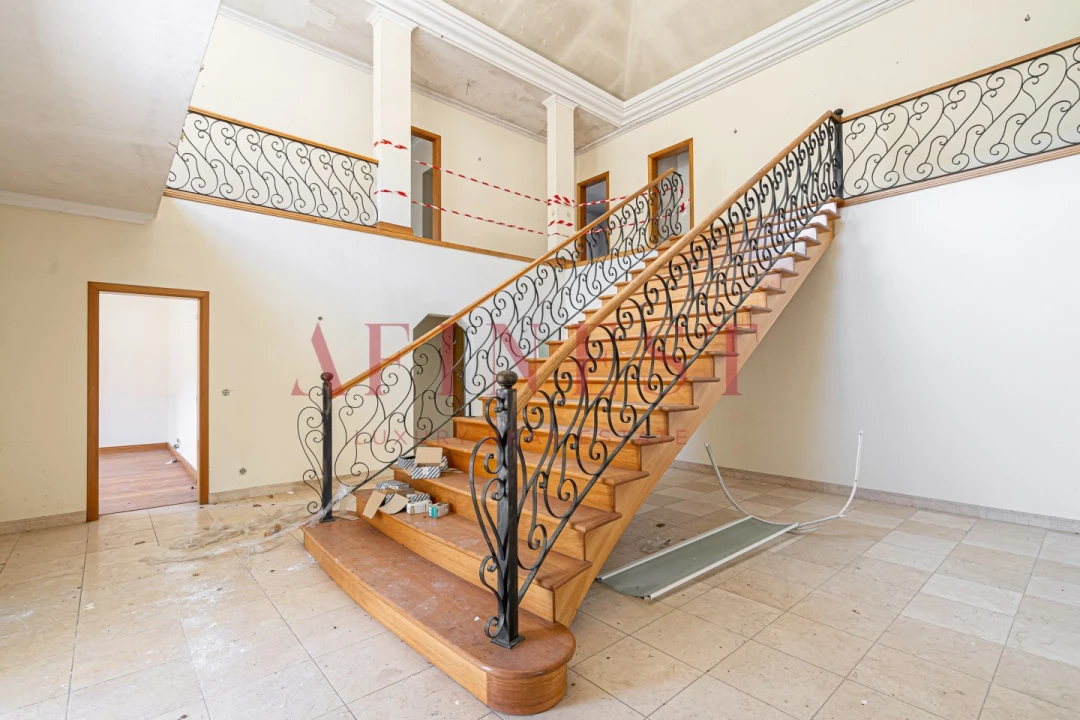 Moradia T7 para Venda em Bucelas Foto 8