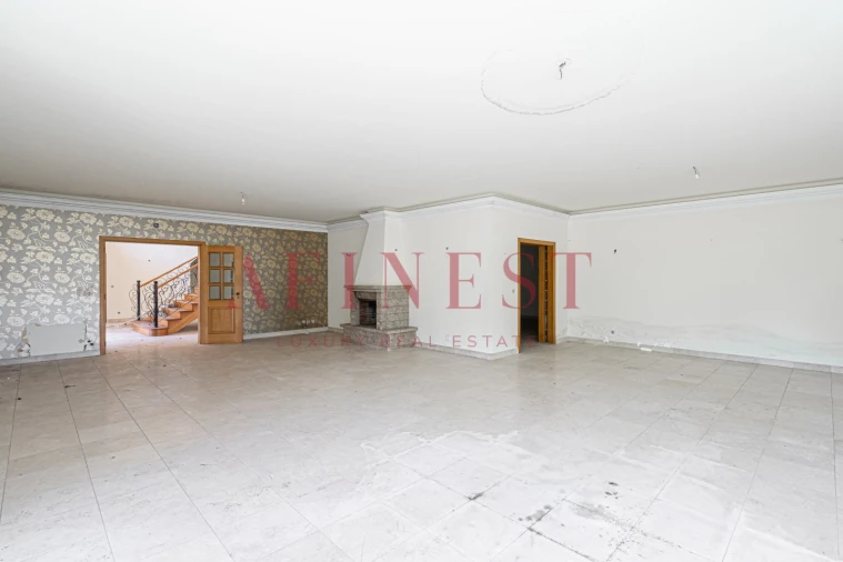 Moradia T7 para Venda em Bucelas Foto 9