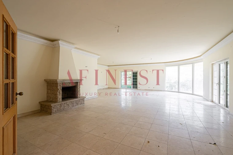 Moradia T7 para Venda em Bucelas Foto 10