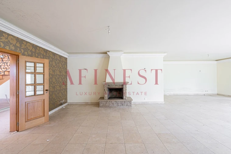 Moradia T7 para Venda em Bucelas Foto 11