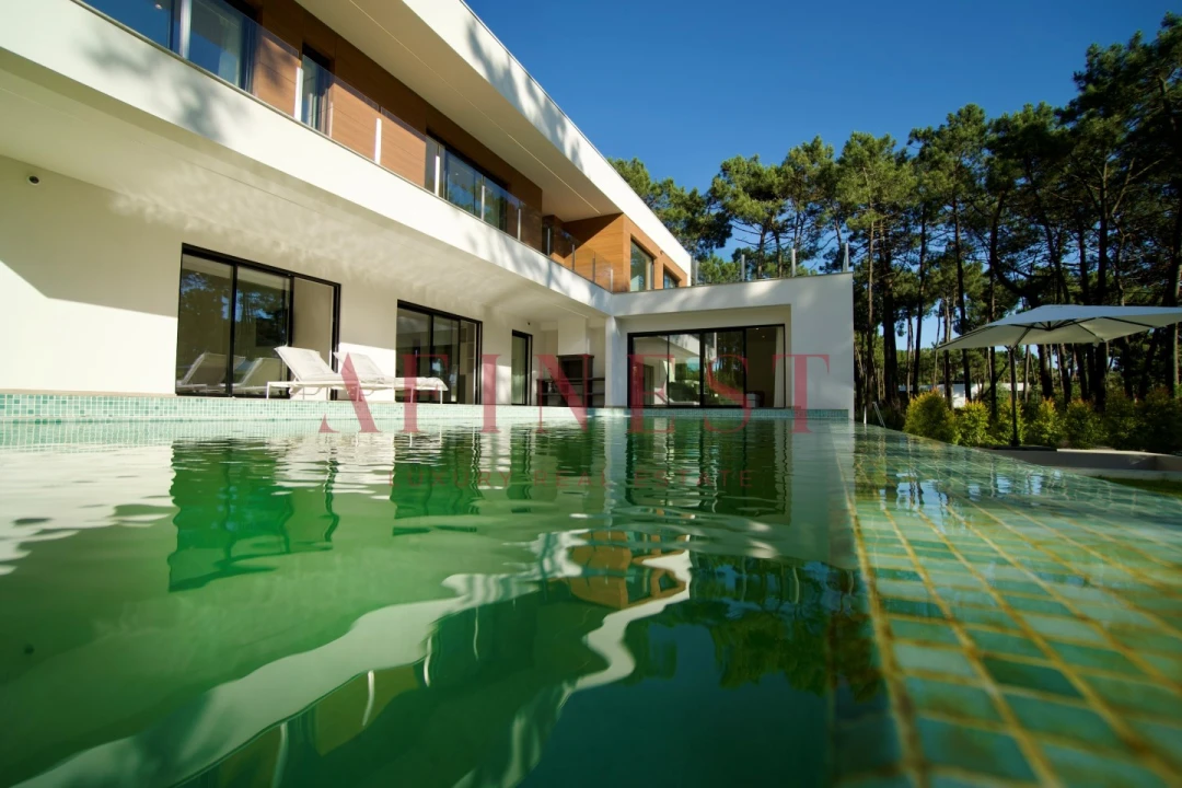 Moradia T5 para Venda em Charneca de Caparica e Sobreda Foto 1