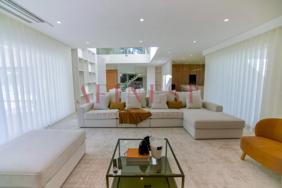 Moradia T5 para Venda em Charneca de Caparica e Sobreda Foto 12