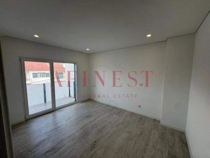 Moradia T4 para Venda em Corroios Foto 3