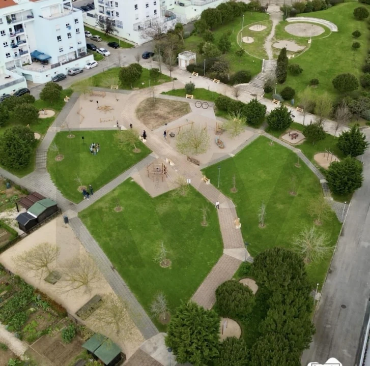 Apartamento T2 para Venda em Carcavelos e Parede Foto 21