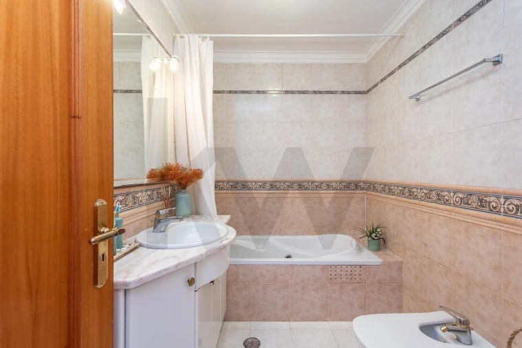 Apartamento T2 para Venda em Carcavelos e Parede Foto 16