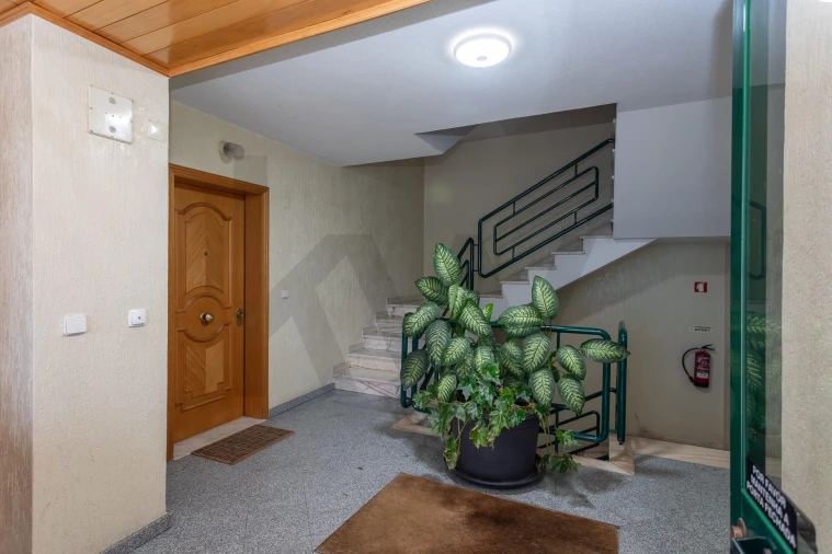 Apartamento T2 para Venda em Carcavelos e Parede Foto 19