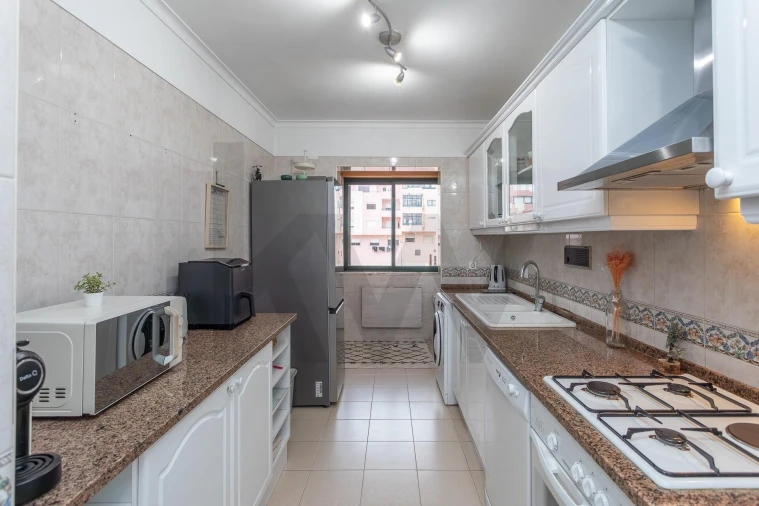Apartamento T2 para Venda em Carcavelos e Parede Foto 7