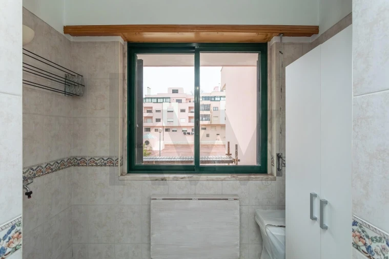 Apartamento T2 para Venda em Carcavelos e Parede Foto 9