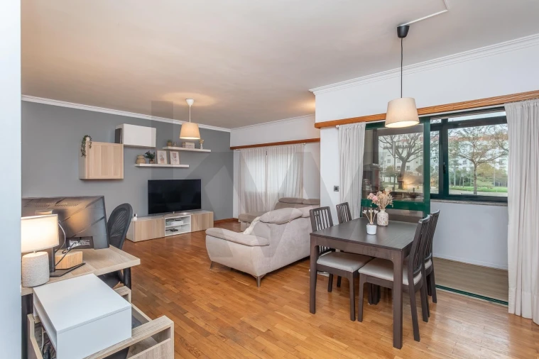 Apartamento T2 para Venda em Carcavelos e Parede Foto 5