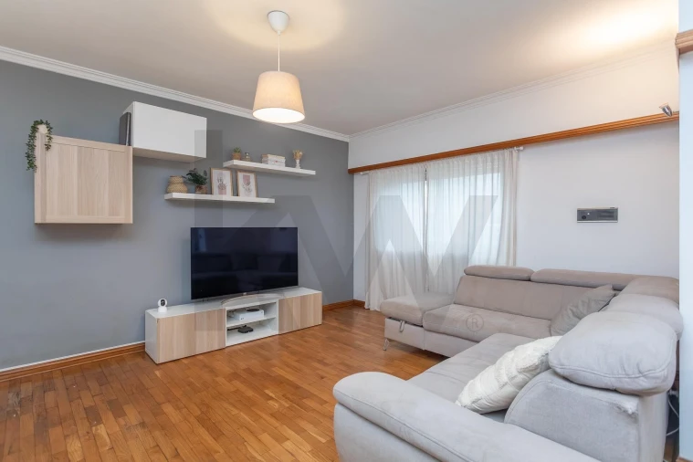 Apartamento T2 para Venda em Carcavelos e Parede Foto 2