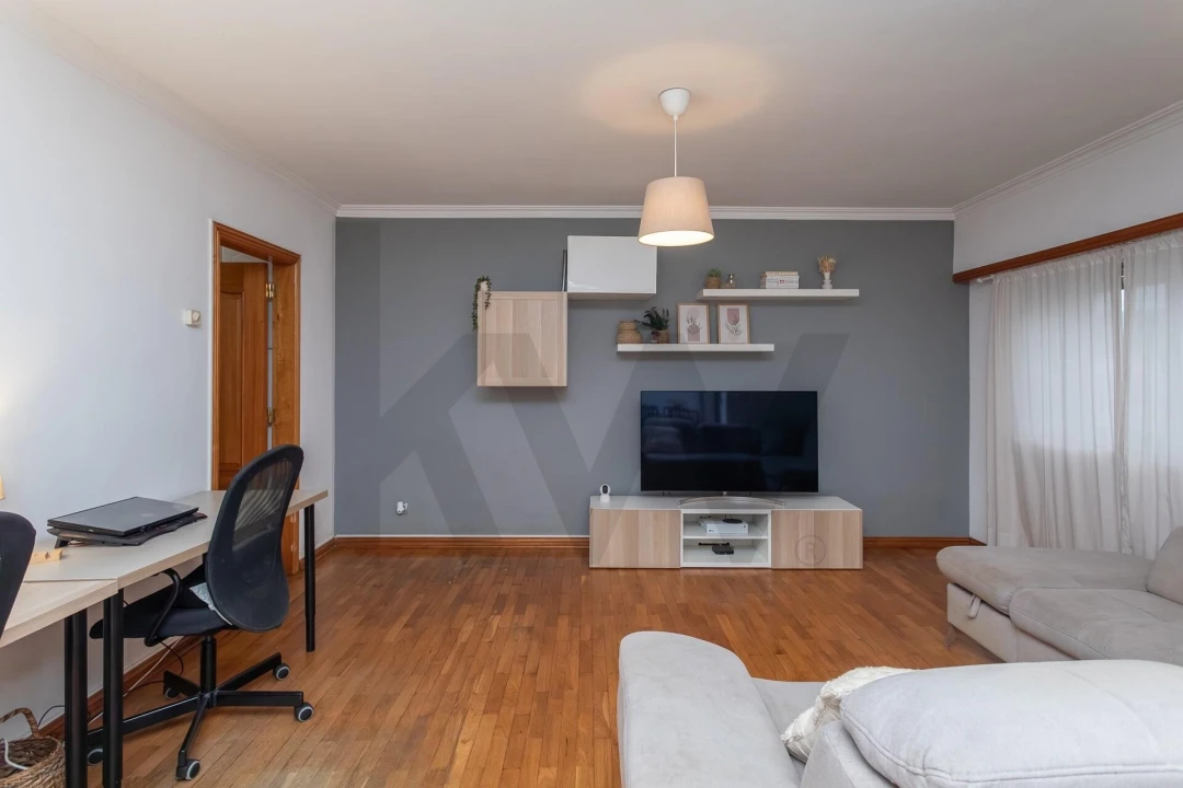 Apartamento T2 para Venda em Carcavelos e Parede Foto 3