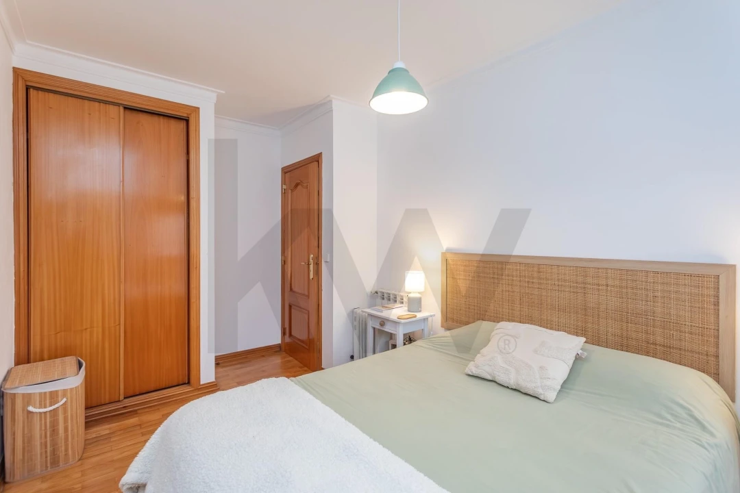 Apartamento T2 para Venda em Carcavelos e Parede Foto 18