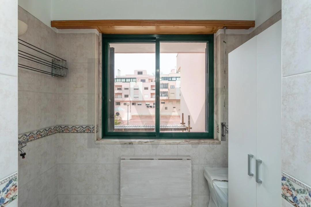 Apartamento T2 para Venda em Carcavelos e Parede Foto 9