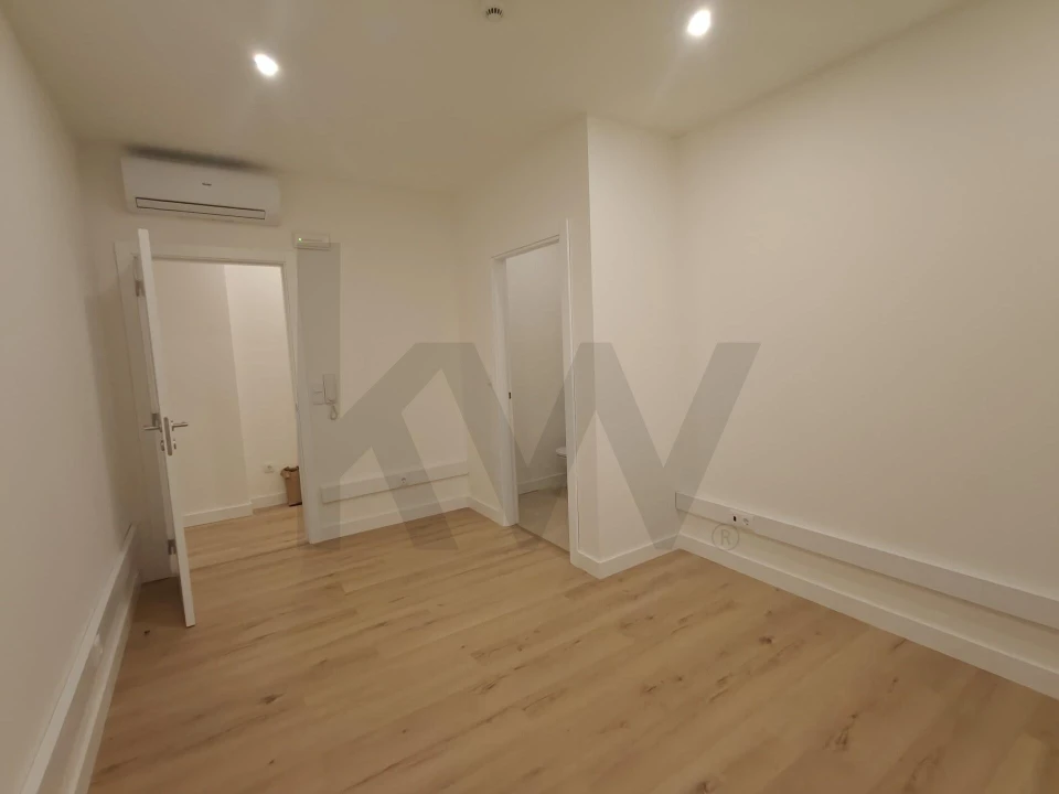 Loja para Arrendamento em Amora Foto 1