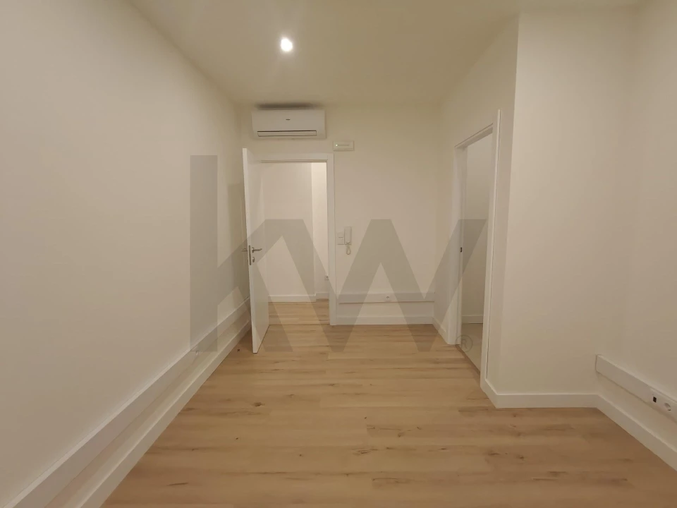 Loja para Arrendamento em Amora Foto 2