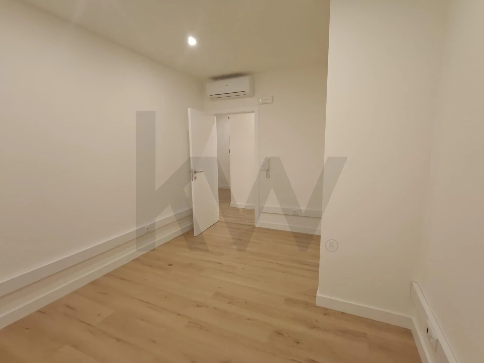 Loja para Arrendamento em Amora Foto 3