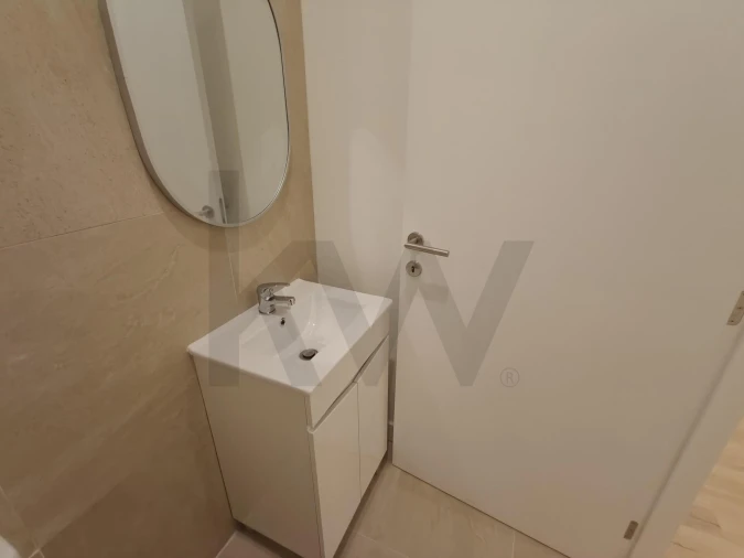 Loja para Arrendamento em Amora Foto 6