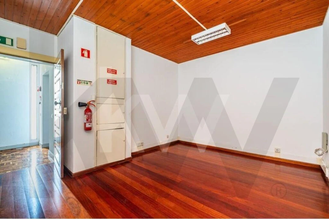 Escritório para Arrendamento em Funchal (Santa Luzia) Foto 6