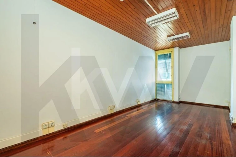 Escritório para Arrendamento em Funchal (Santa Luzia) Foto 9