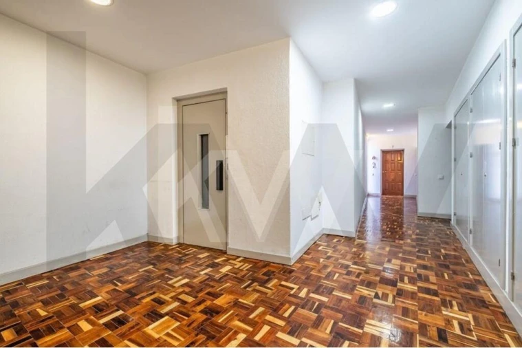 Escritório para Arrendamento em Funchal (Santa Luzia) Foto 7