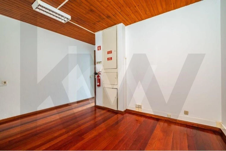 Escritório para Arrendamento em Funchal (Santa Luzia) Foto 16