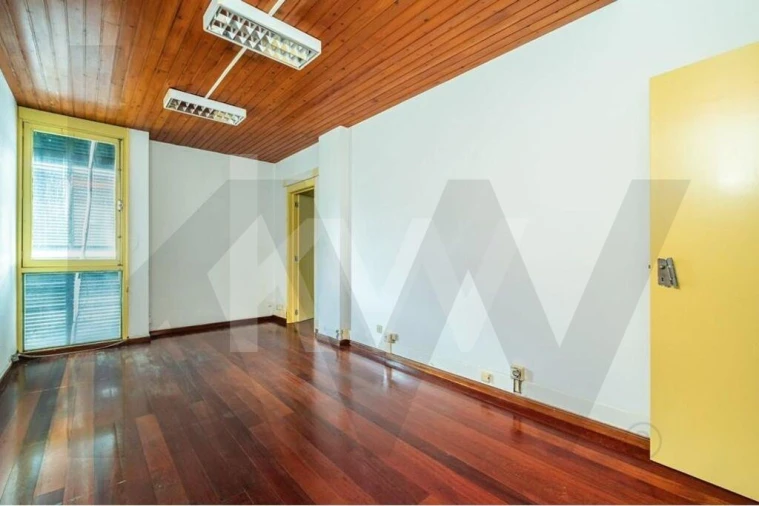 Escritório para Arrendamento em Funchal (Santa Luzia) Foto 8