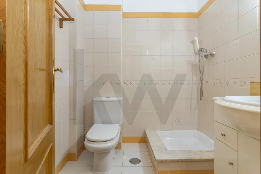 Apartamento T2 para Arrendamento em Amora Foto 9