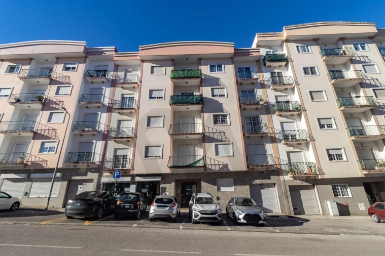 Apartamento T2 para Arrendamento em Amora