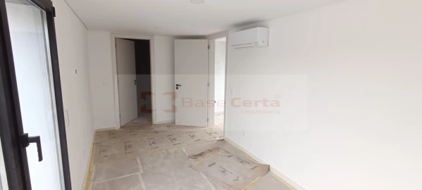 Moradia T5 para Venda em Santa Iria de Azoia, São João da Talha e Bobadela